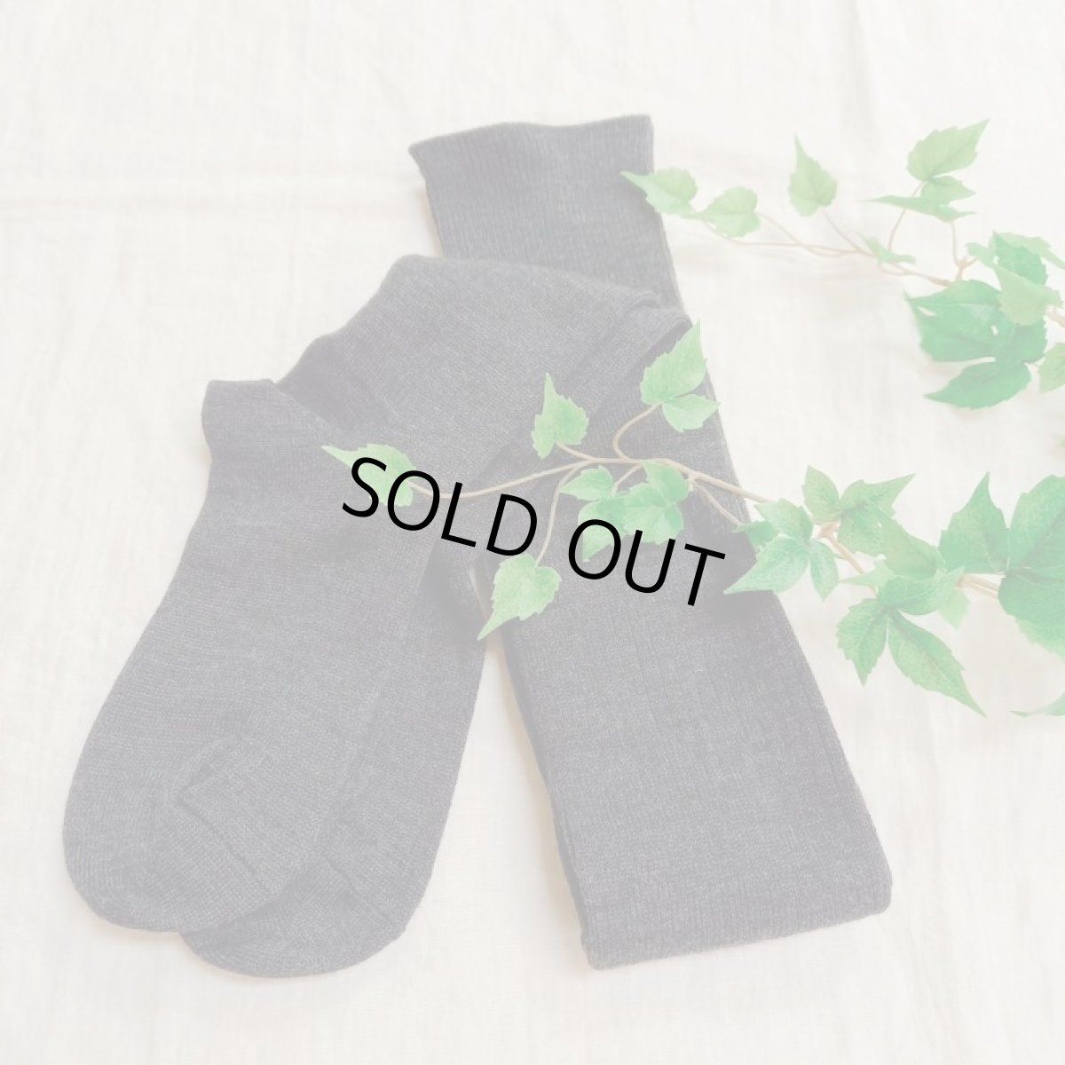 画像2: Humming bird　ウールオーバーニーソックス　チャコール (2)