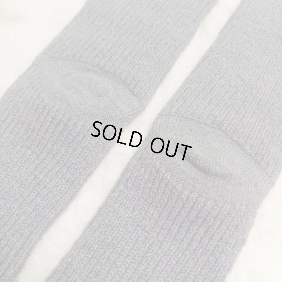 画像2: Humming bird　メリノウール　アーチフィット　無地ハイソックス　ストーン (2)