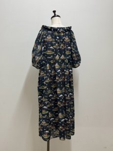 画像2: 【6月下旬〜7月上旬】スワンチャペルシューワンピース（3L）5610380 (2)
