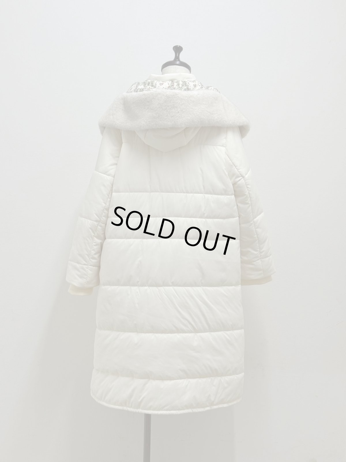 画像3: 【12月上旬〜12月中旬】ぷくぷくテキスタイルリバーロングコート（3L）5695160 (3)