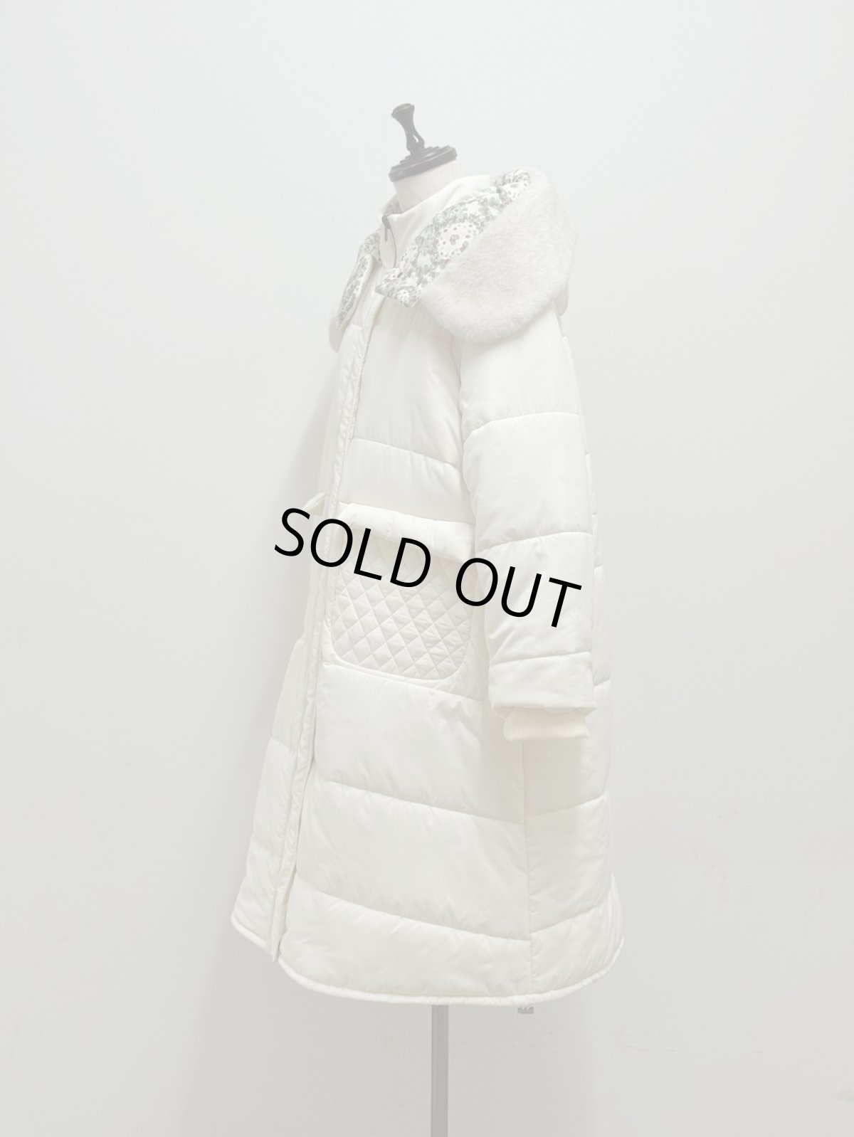 画像2: 【12月上旬〜12月中旬】ぷくぷくテキスタイルリバーロングコート（3L）5695160 (2)