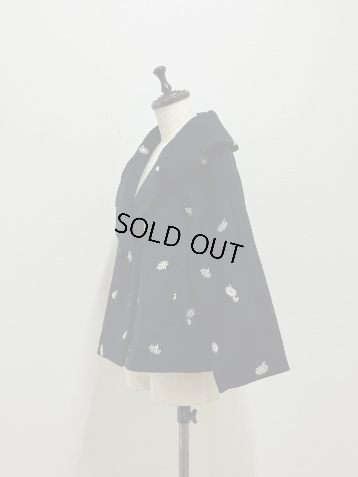 画像2: 【12月中旬〜12月下旬】マーガレットバニーショートコート（3L）5695220(追加分) (2)