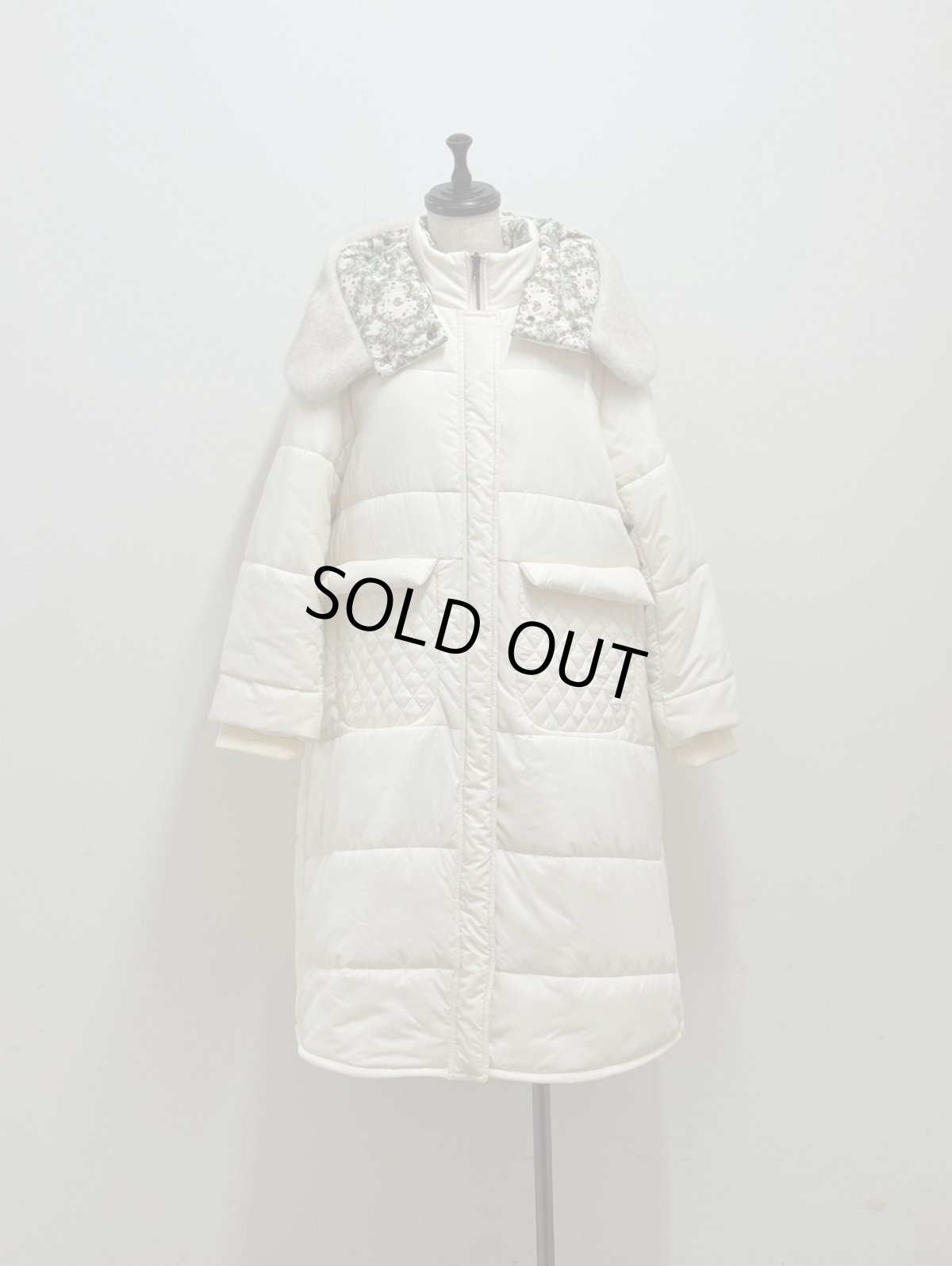 画像1: 【12月上旬〜12月中旬】ぷくぷくテキスタイルリバーロングコート（3L）5695160 (1)