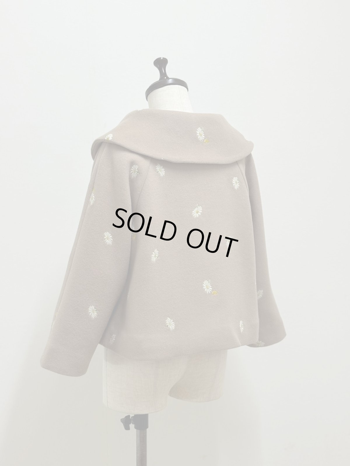 画像10: 【12月中旬〜12月下旬】マーガレットバニーショートコート（3L）5695220(追加分) (10)