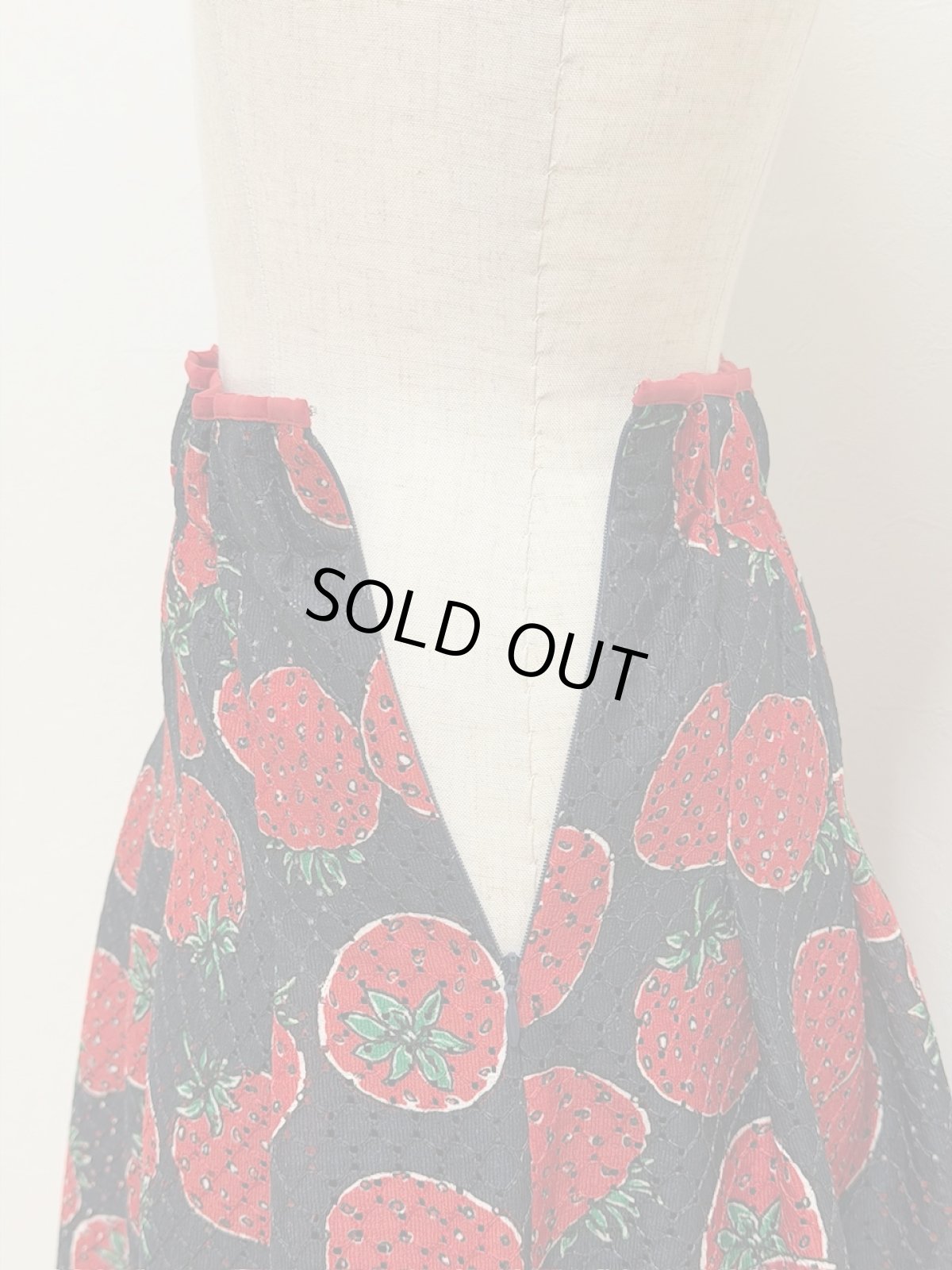 画像5: 【12月下旬〜1月中旬】レーシー丈短めスッキリスカート（M）6160050 (5)