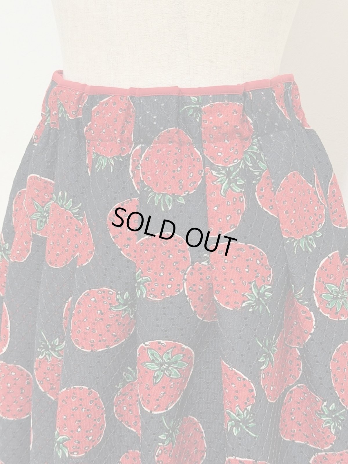 画像2: 【12月下旬〜1月中旬】レーシー丈短めスッキリスカート（M）6160050 (2)