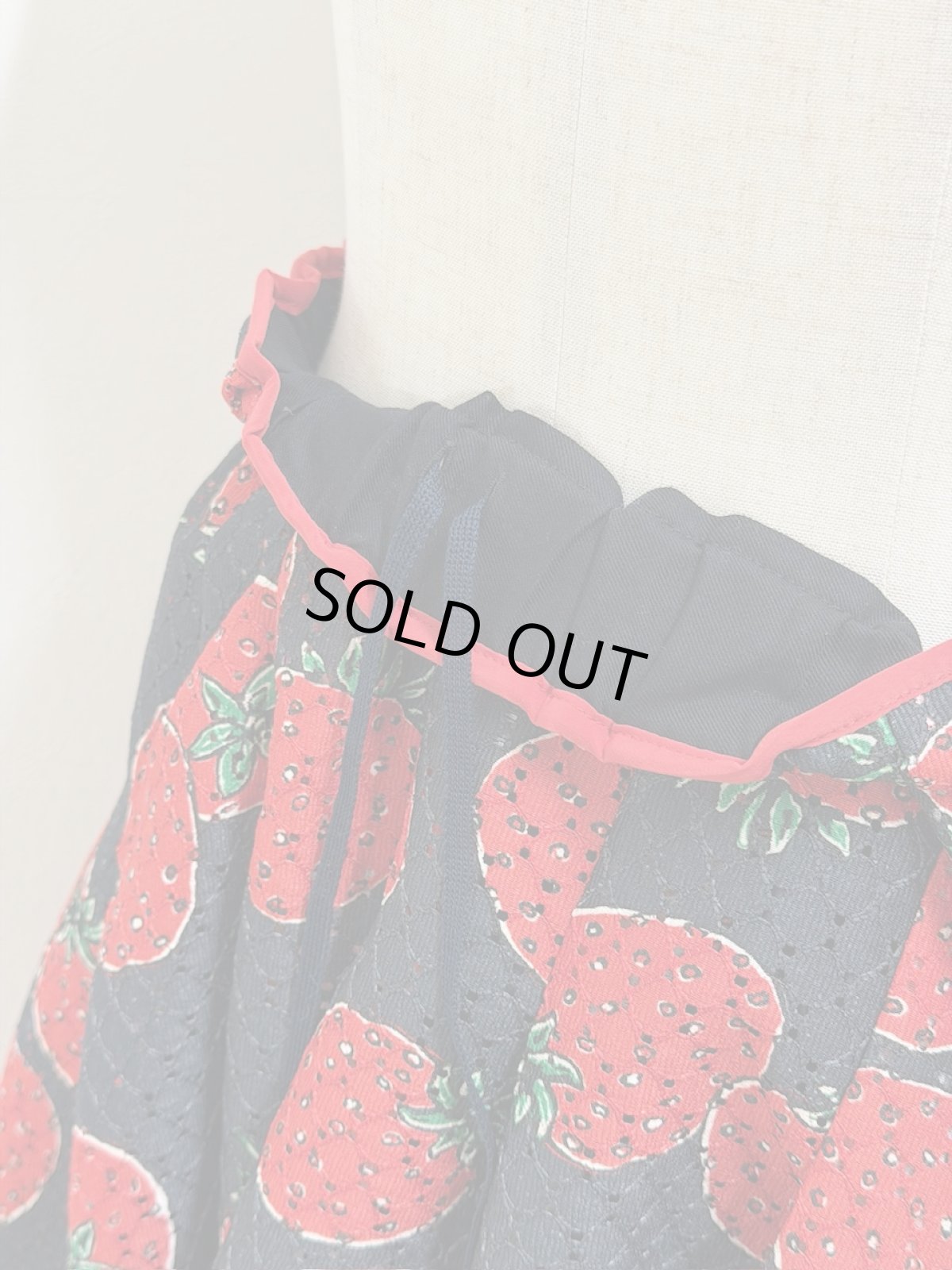 画像4: 【12月下旬〜1月中旬】レーシー丈短めスッキリスカート（M）6160050 (4)