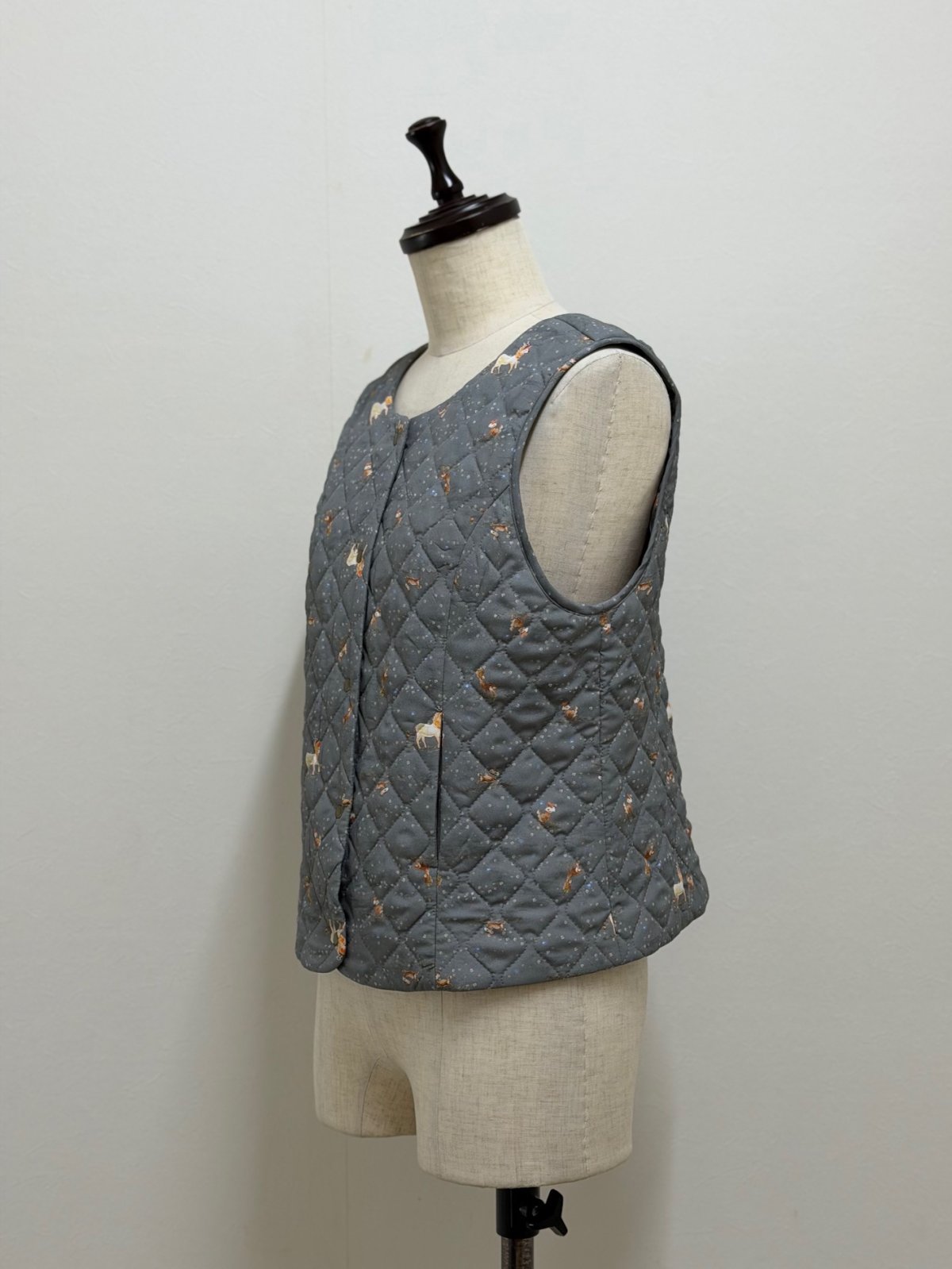 画像7: 【1月中旬〜1月下旬】草原のライオン キルトベスト(3L) 6690020 (7)