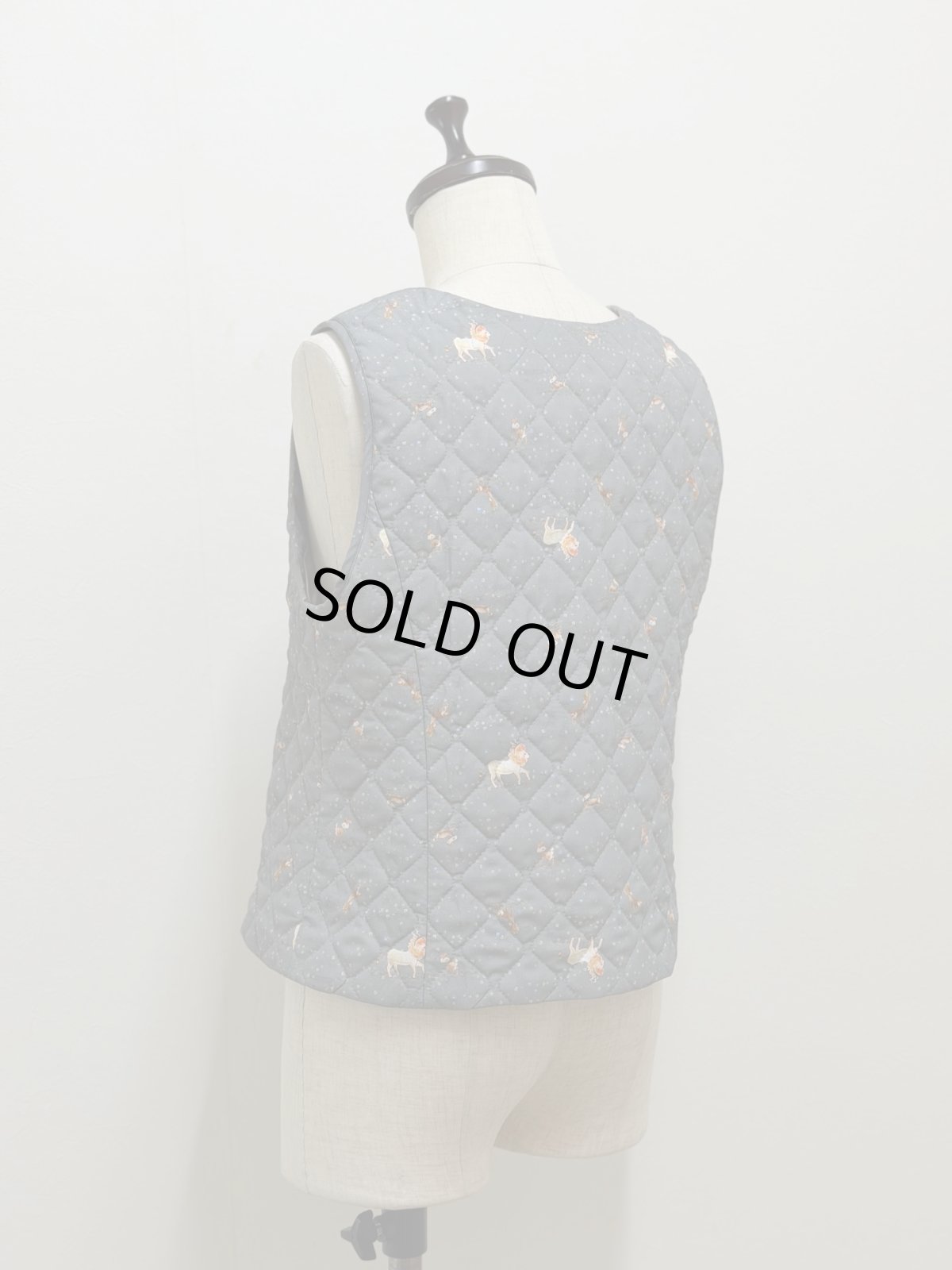 画像8: 【1月中旬〜1月下旬】草原のライオン キルトベスト(3L)　6690020 (8)