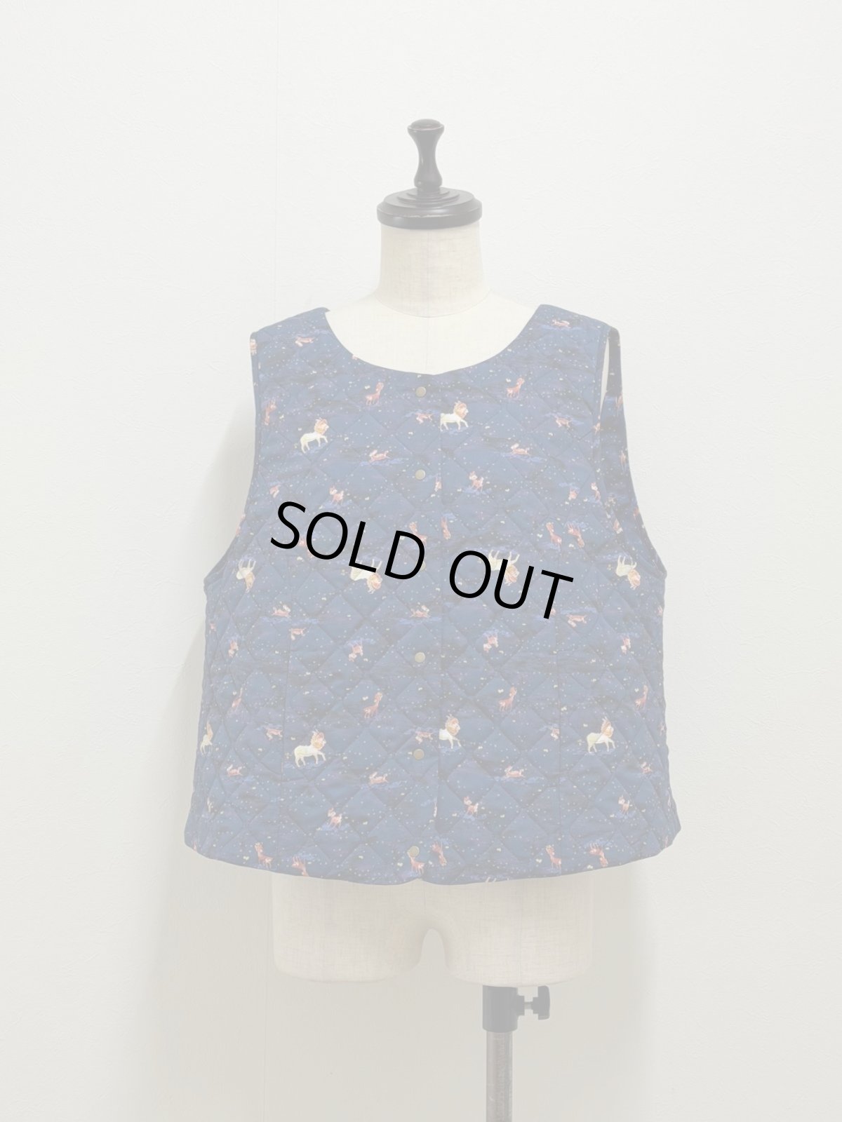 画像1: 【1月中旬〜1月下旬】草原のライオン キルトベスト(3L)　6690020 (1)