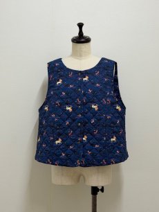 画像1: 【1月中旬〜1月下旬】草原のライオン キルトベスト(3L) 6690020 (1)