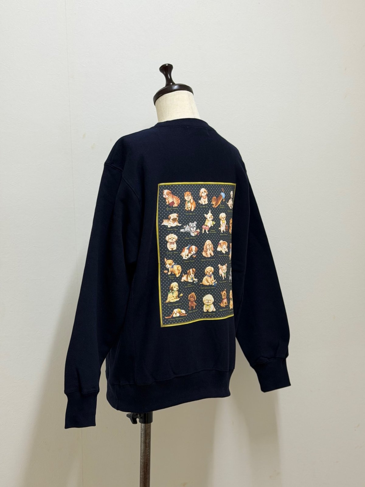 画像1: 【1月中旬〜1月下旬】こいぬ図鑑スエットプルオーバー ネイビー（3L）5685160-1 (1)