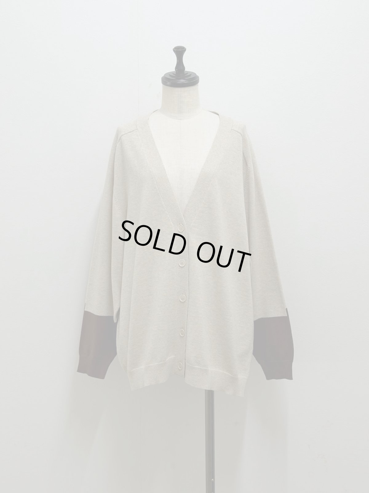 画像4: 【3月下旬〜4月上旬】シルエットたっぷりVカーデ（M）6120010 (4)