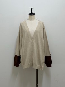 画像4: 【3月下旬〜4月上旬】シルエットたっぷりVカーデ（M）6120010 (4)