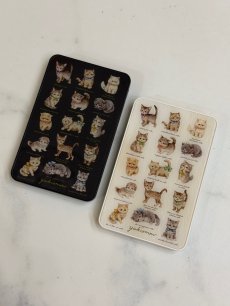 画像1: 【3月下旬〜4月上旬】こねこ図鑑モバイルバッテリー充電器　6100280 (1)
