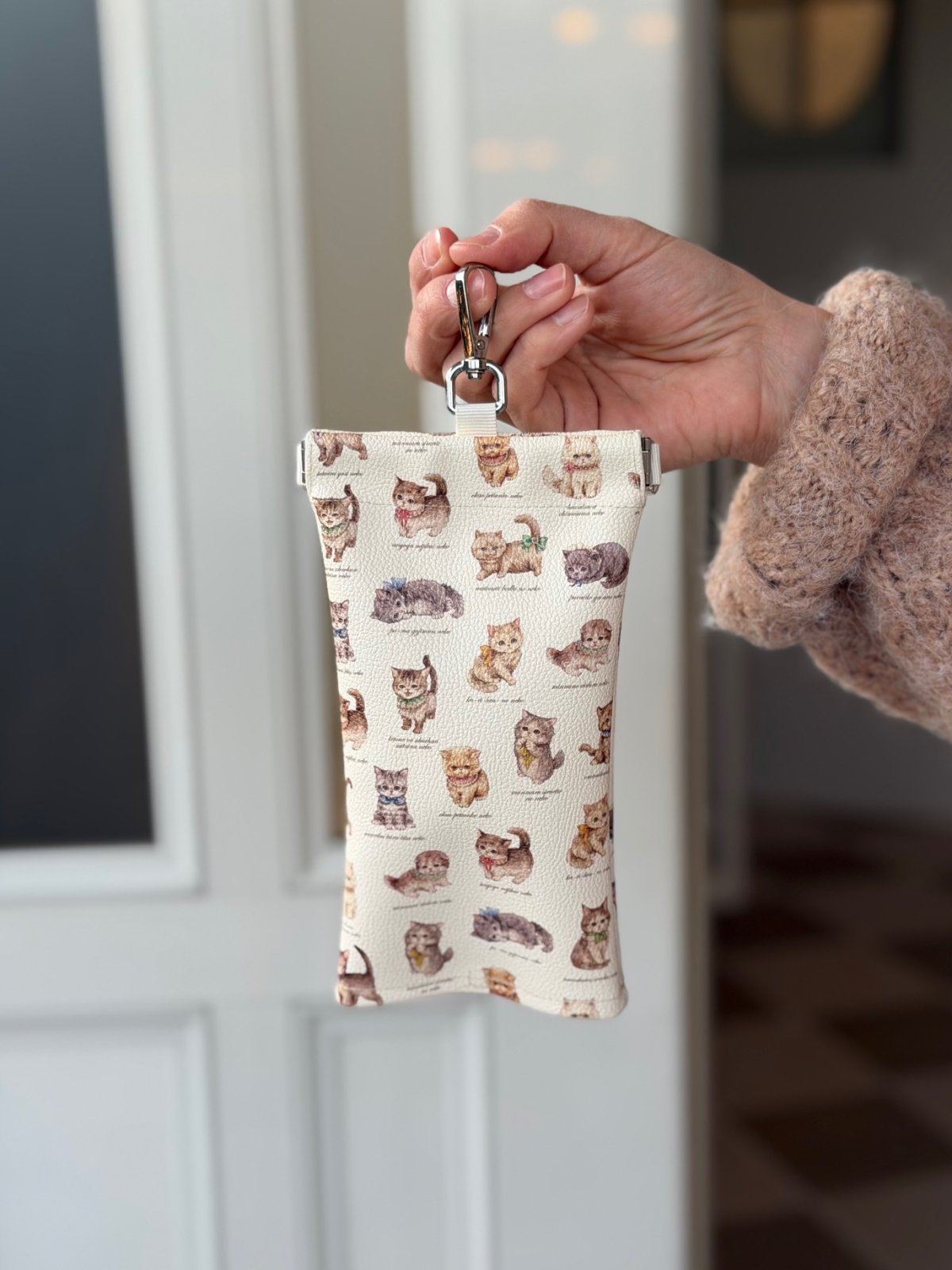 画像2: 【4月下旬〜5月中旬】こねこ図鑑長傘ショルダーケース　6100310 (2)