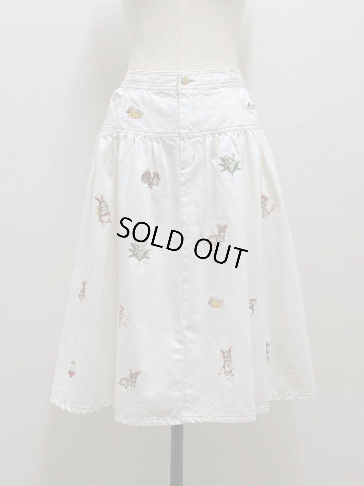 画像1: 【5月中旬〜5月下旬】fortune刺繍デニムスカート（3L）6660260 (1)