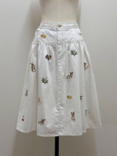 画像3: 【5月中旬〜5月下旬】fortune刺繍デニムスカート（M）6160250 (3)