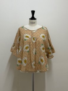 画像1: 【6月上旬〜6月中旬】マーガレットヒララブラウス（M） 6170130 ※数量限定 (1)