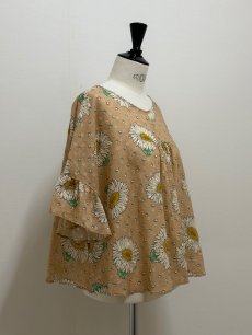 画像2: 【6月上旬〜6月中旬】マーガレットヒララブラウス（M） 6170130 ※数量限定 (2)