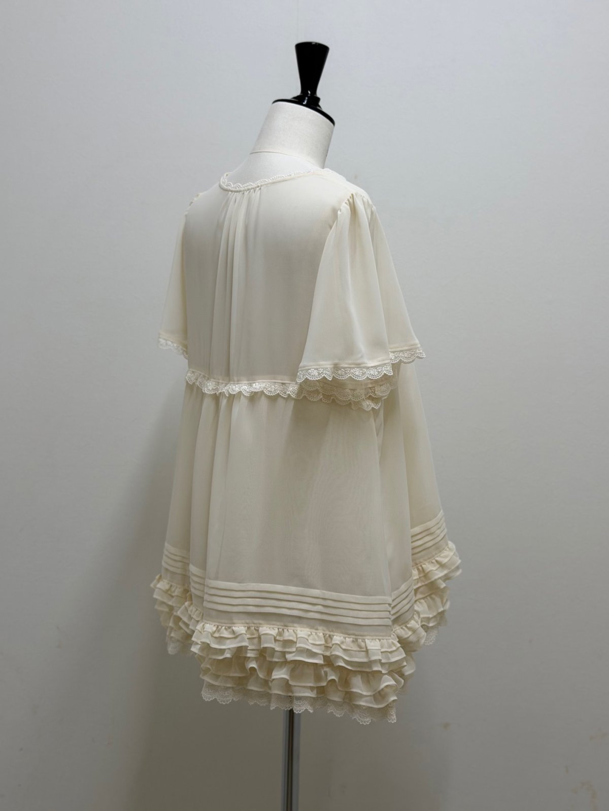 画像9: 【7月下旬〜8月上旬】デコレーションブラウス（3L） 6670210 (9)