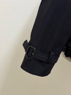 画像9: 【9月下旬〜10月上旬】フリフリトレンチコート（3L）6695060 (9)