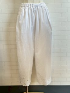 画像1: 【tukuroi】21コットンスカラップ刺繍ストレートパンツ (1)