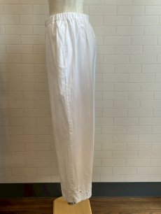 画像2: 【tukuroi】21コットンスカラップ刺繍ストレートパンツ (2)