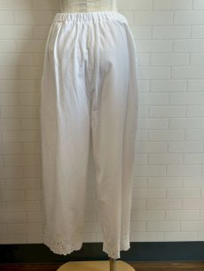 画像3: 【tukuroi】21コットンスカラップ刺繍ストレートパンツ (3)