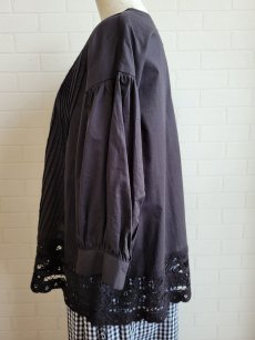 画像8: 【te-to】バテンレースピンタックブラウス (8)