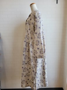 画像2: 【tukuroi】32×21綿麻平織総柄刺繍2way切替ワンピース (2)