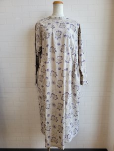 画像4: 【tukuroi】32×21綿麻平織総柄刺繍2way切替ワンピース (4)