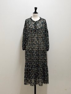 画像1: 【12月中旬〜12月下旬】柄ちがいたっぷりワンピース（3L） 6615160 (1)
